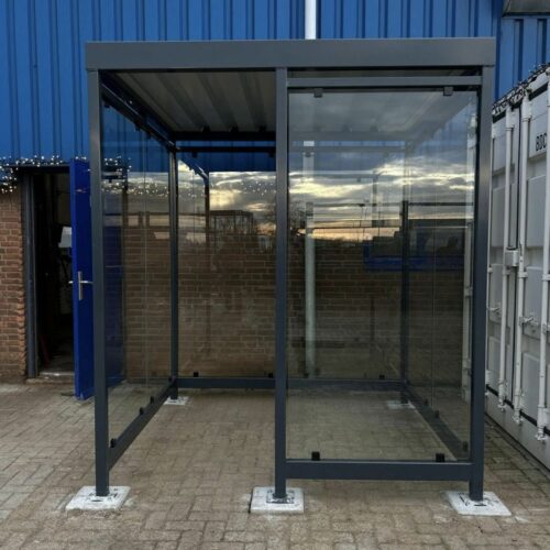 Rookoverkapping Myla Standaard 90 Deze rookabri is ook zeer geschikt als automaatoverkapping voor parkeerautomaten en betaalautomaten.